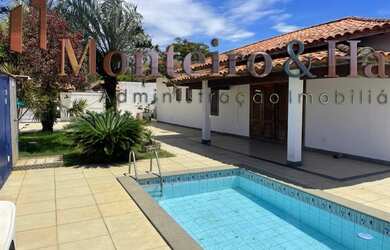 Imagem: A casa possui 4 Dormitórios, 4 Banheiros, 3 Vagas na garagem