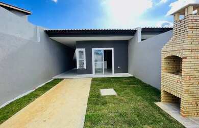 Imagem: A casa possui 3 Dormitórios, 2 Banheiros, 3 Vagas na garagem