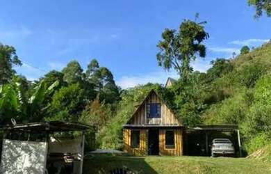 Imagem: A chácara possui 1.600m² de Área e está localizado em Campo