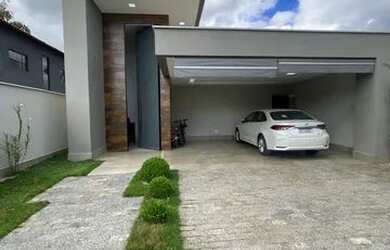 Imagem: A casa em condomínio possui 4 Dormitórios, 4 Banheiros, 4