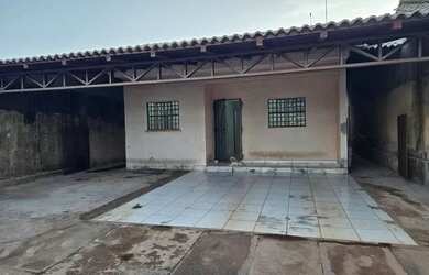 Imagem: A casa possui 2 Dormitórios, 1 Banheiro, 4 Vagas na garagem