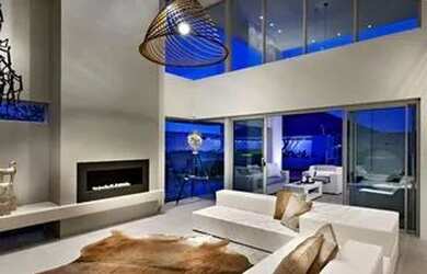 Imagem: A casa possui 3 Dormitórios, 3 Banheiros, 3 Vagas na garagem