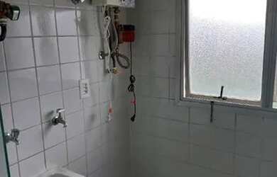 Imagem: O apartamento possui 2 Dormitórios, 1 Banheiro, 1 Vaga na garagem