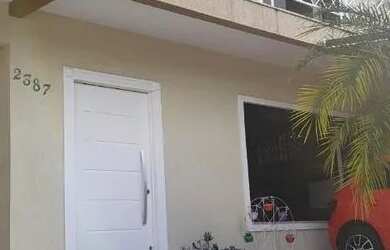 Imagem: A casa possui 4 Dormitórios, 3 Banheiros, 3 Vagas na garagem