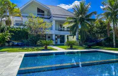 Imagem: A casa em condomínio possui 4 Dormitórios, 5 Banheiros, 4