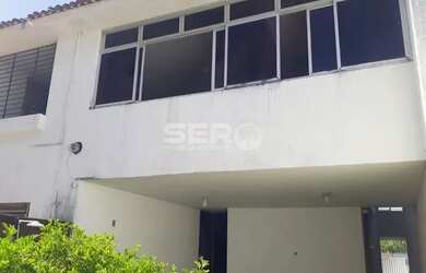 Imagem: A casa possui 4 Dormitórios, 3 Banheiros, 2 Vagas na garagem