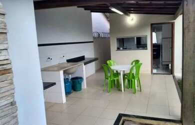 Imagem: A casa possui 2 Dormitórios, 1 Banheiro, 1 Vaga na garagem