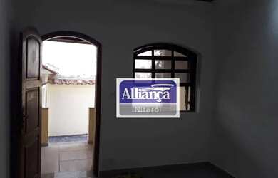 Imagem: A casa possui 3 Dormitórios, 1 Banheiro, 1 Vaga na garagem