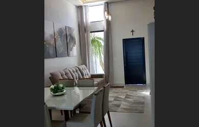 Imagem: A casa possui 3 Dormitórios, 2 Banheiros, 4 Vagas na garagem