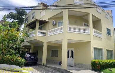 Imagem: A casa em condomínio para alugar possui 5 Dormitórios, 5 Banheiros