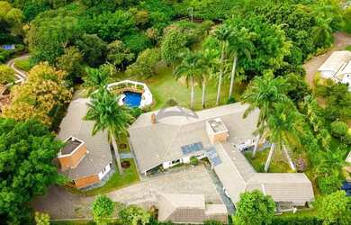 Imagem: A casa em condomínio possui 4 Dormitórios, 5 Banheiros, 5