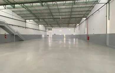 Imagem: O depósito possui 4 Vagas na garagem e 1179m² de Área e está