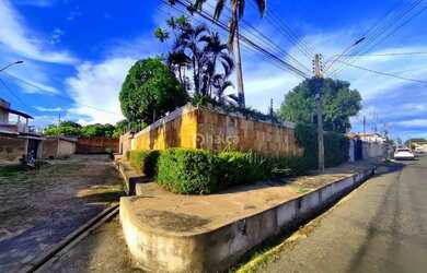 Imagem: A casa possui 4 Dormitórios, 4 Banheiros, 3 Vagas na garagem