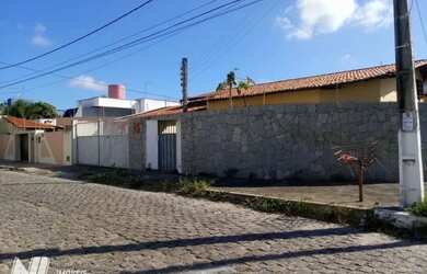 Imagem: A casa possui 3 Dormitórios, 3 Banheiros, 3 Vagas na garagem