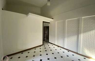 Imagem 3: Ampla Residência de 2 Andares com 6 Dormitórios, Área de Festas e Localização...