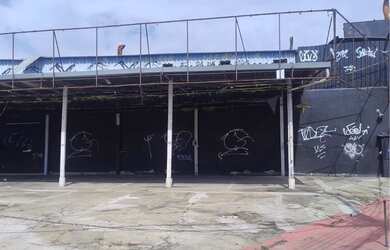 Imagem: O depósito possui 5 Vagas na garagem, 486m² de Área e está