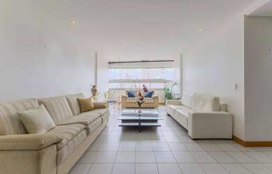 Imagem: O apartamento possui 4 Dormitórios, 5 Banheiros, 2 Vagas na