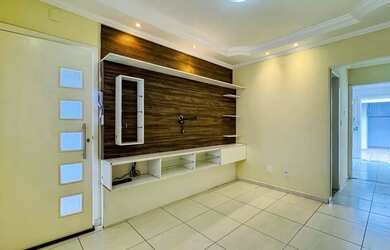 Imagem: A casa possui 2 Dormitórios, 1 Banheiro, 1 Vaga na garagem