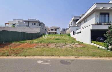 Imagem: O terreno à venda possui 870m² de Área e está localizado