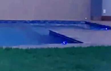 Imagem: A casa possui 3 Dormitórios, 3 Banheiros, 2 Vagas na garagem