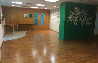 Imagem: O depósito possui 5 Vagas na garagem e 282m² de Área e está