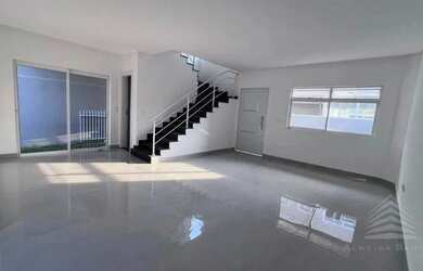 Imagem: A casa possui 3 Dormitórios, 4 Banheiros e 124m² de Área