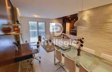 Imagem: O apartamento possui 3 Dormitórios, 1 Banheiro, 2 Vagas na