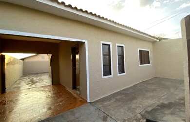 Imagem: A casa possui 2 Dormitórios, 1 Banheiro, 5 Vagas na garagem