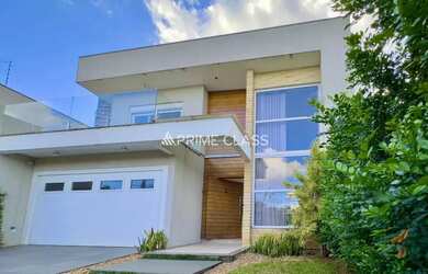 Imagem: A casa possui 3 Dormitórios, 4 Banheiros, 2 Vagas na garagem