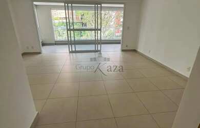 Imagem: O apartamento possui 4 Dormitórios, 5 Banheiros, 3 Vagas na