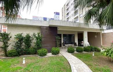 Imagem: A casa à venda possui 3 Dormitórios, 1 Banheiro, 2 Vagas na