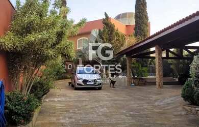 Imagem: A casa possui 3 Dormitórios, 5 Banheiros, 5 Vagas na garagem