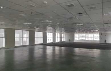 Imagem: O depósito possui 5 Vagas na garagem e 469m² de Área e está