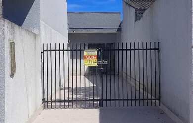 Imagem: A casa possui 2 Dormitórios, 2 Banheiros e 2 Vagas na garagem