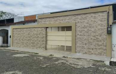 Imagem: A casa possui 3 Dormitórios, 2 Banheiros, 160m² de Área e