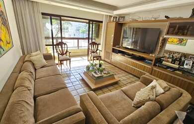 Imagem: O apartamento possui 3 Dormitórios, 2 Banheiros, 2 Vagas na