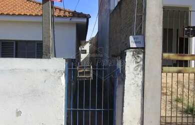 Imagem: A casa possui 2 Dormitórios, 1 Banheiro, 55m² de Área, Varanda