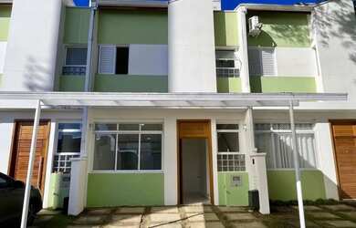 Imagem: A casa em condomínio possui 3 Dormitórios, 2 Banheiros, 2