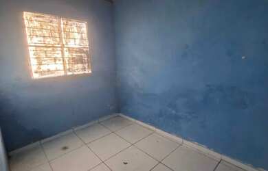 Imagem: A casa possui 2 Dormitórios, 1 Banheiro e está localizado