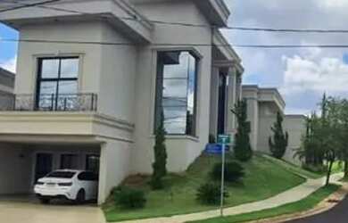 Imagem: A casa em condomínio possui 4 Dormitórios, 5 Banheiros, 4