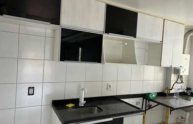 Imagem: O apartamento possui 3 Dormitórios, 1 Banheiro, 1 Vaga na garagem