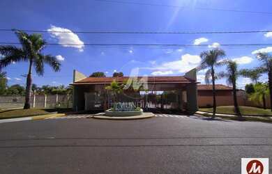 Imagem: A casa em condomínio possui 3 Dormitórios, 1 Banheiro, 4 Vagas