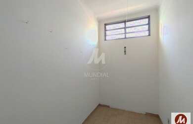 Imagem: O depósito para alugar possui 1 Vaga na garagem e 129m² de