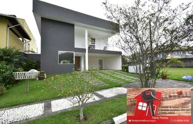 Imagem: A casa possui 3 Dormitórios, 3 Banheiros, 4 Vagas na garagem