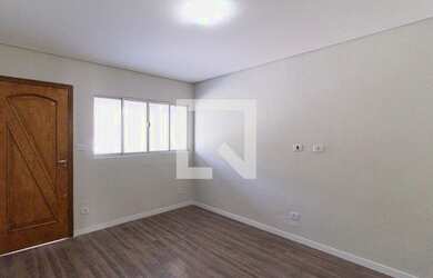 Imagem: A casa possui 3 Dormitórios, 1 Banheiro, 1 Vaga na garagem