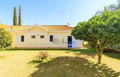 Imagem: A casa em condomínio possui 4 Dormitórios, 5 Banheiros, 4