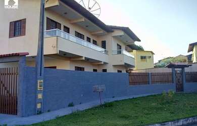 Imagem: A casa possui 4 Dormitórios, 3 Banheiros, 3 Vagas na garagem