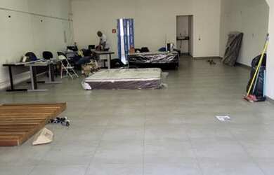 Imagem: O depósito possui 2 Vagas na garagem, 160m² de Área e está