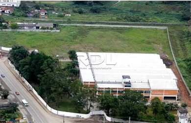 Imagem: O depósito possui 5 Vagas na garagem e 6000m² de Área e está