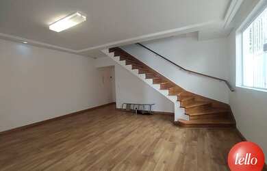 Imagem: O depósito possui 5 Vagas na garagem, 200m² de Área e está